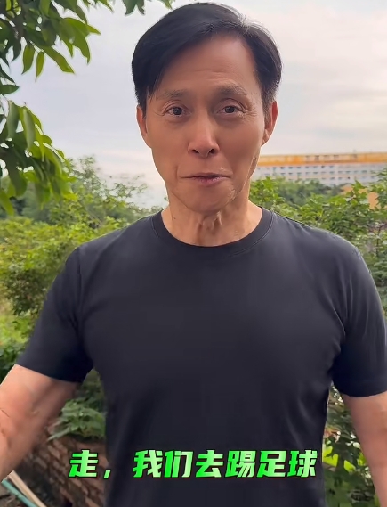 姑蘇慕容??曾飾演慕容復(fù)的68歲演員張國強(qiáng)曬視頻，為蘇超加油