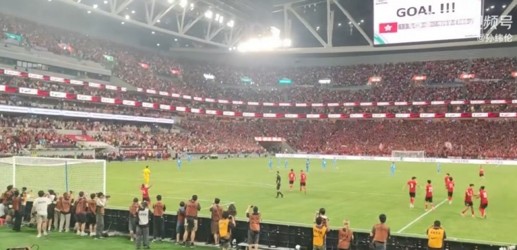 亞預賽中國香港主場1-0絕殺印度，42570名球迷現(xiàn)場觀戰(zhàn)創(chuàng)歷史新高